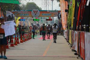 BIB: 419, 209, 0109
                            <button type="button" onclick="openModal(9857833)" class="btn btn-primary btn-sm float-right btn-popup" data-toggle="modal" data-target=".modal-high-quality">
                        <i class="fas fa-shopping-cart"></i> Add to Cart
                    </button>
                                            <button type="button" onclick="isThisMe(9857833, true)" class="btn btn-success btn-sm float-right btn-popup btn-isme hidden" data-toggle="tooltip" data-placement="bottom" title="นี่คือรูปของคุณใช่ไหม คลิกที่นี่เพื่อเอาเข้าอัลบั้ม">
                        <i class="fas fa-plus"></i> Add to album
                    </button>
                    <button type="button" onclick="isThisMe(9857833, false)" class="btn btn-warning btn-sm float-right btn-popup btn-isnotme hidden">
                        <i class="fas fa-ban"></i> Remove from album
                    </button>